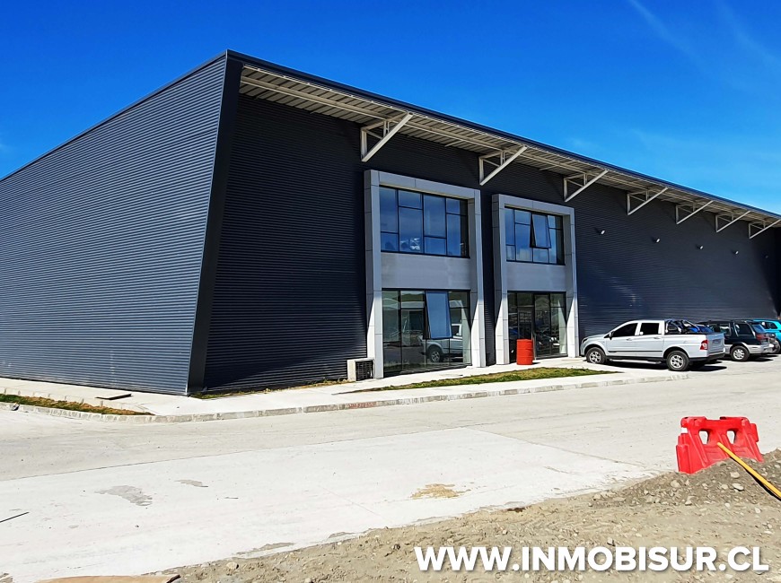 Arriendo en Puerto Montt | Amplia bodega en Centro industrial La Vara
