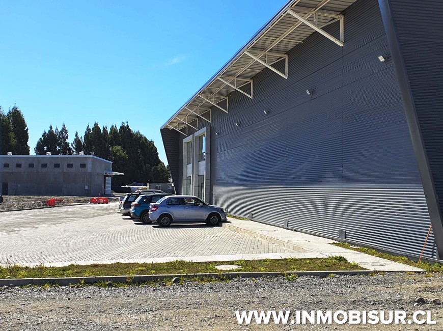 Arriendo en Puerto Montt | Amplia bodega en Centro industrial La Vara