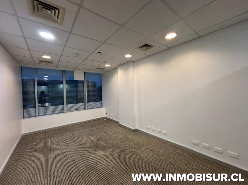 Arriendo en Puerto Montt | Amplia oficina en edificio de la Cámara Chilena De La Construcción
