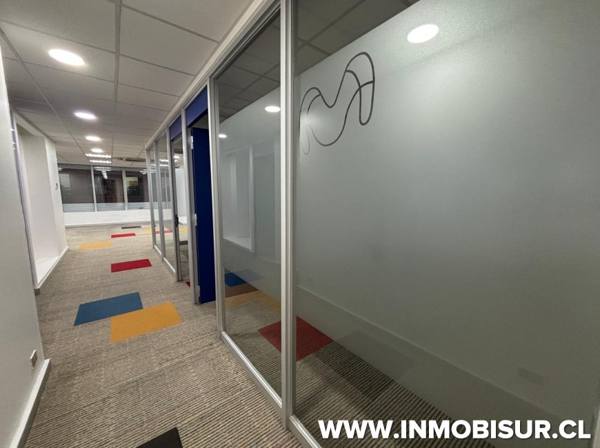 Arriendo en Puerto Montt | Amplia oficina en edificio de la Cámara Chilena De La Construcción