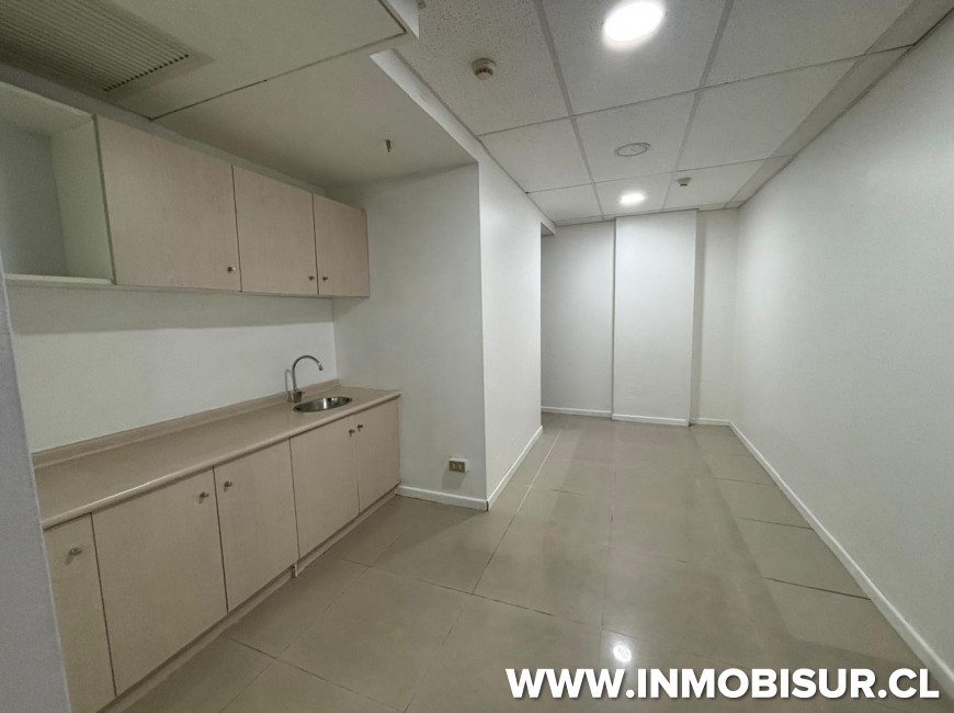 Arriendo en Puerto Montt | Amplia oficina en edificio de la Cámara Chilena De La Construcción