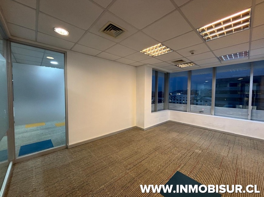 Arriendo en Puerto Montt | Amplia oficina en edificio de la Cámara Chilena De La Construcción