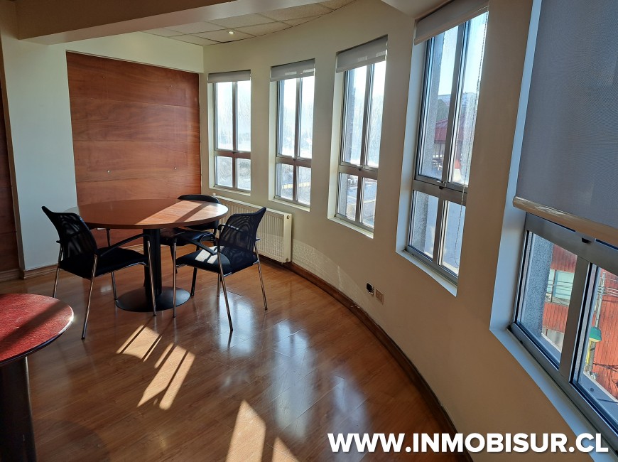 Venta en Puerto Montt | Amplia oficina en Edificio Don Noé Venta en Puerto Montt | Amplia oficina en Edificio Don Noé