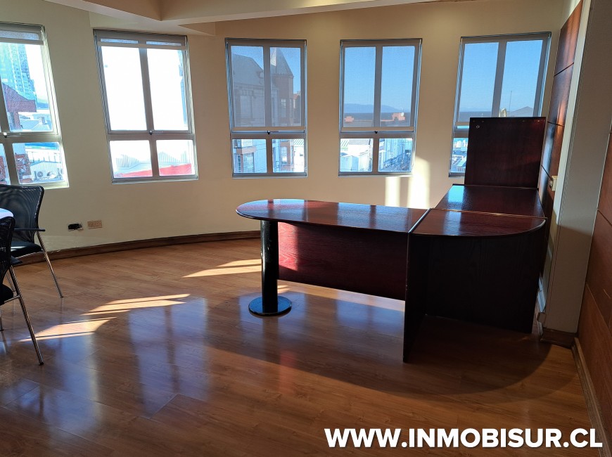 Venta en Puerto Montt | Amplia oficina en Edificio Don Noé Venta en Puerto Montt | Amplia oficina en Edificio Don Noé
