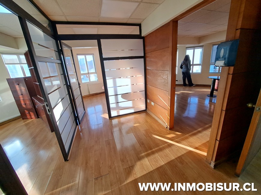 Venta en Puerto Montt | Amplia oficina en Edificio Don Noé Venta en Puerto Montt | Amplia oficina en Edificio Don Noé