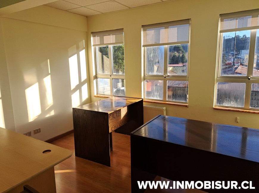 Venta en Puerto Montt | Amplia oficina en Edificio Don Noé Venta en Puerto Montt | Amplia oficina en Edificio Don Noé