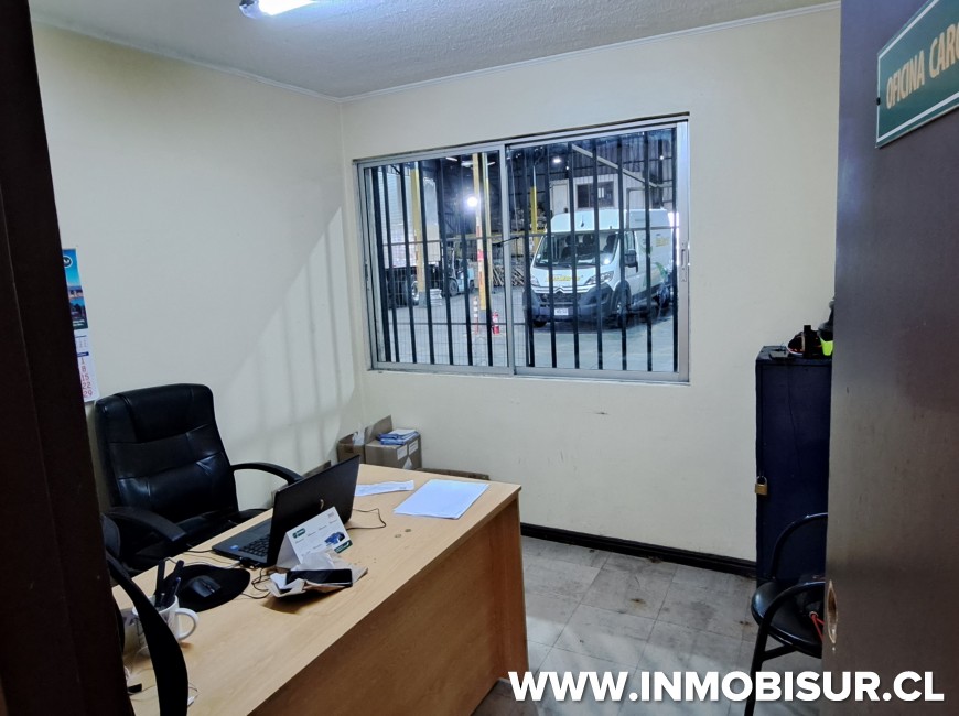 Venta en Puerto Montt | Bodega con oficinas para venta