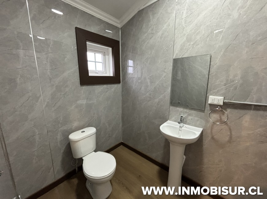 Arriendo en Puerto Varas | Casa en arriendo para oficina con excelente ubicación, Puerto Varas