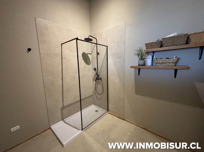 Venta en Puerto Varas | Casa en venta con 3 cabañas equipadas en parcelación los Canelos, Puerto Varas