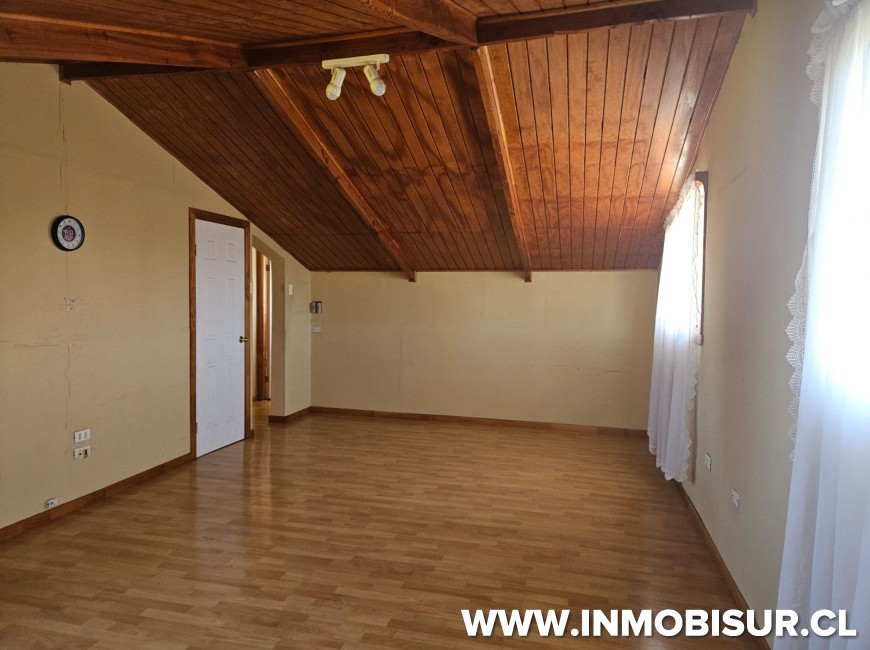 Venta en Llanquihue | Casa en venta en Llanquihue, sector cisne a  200 metros del lago.