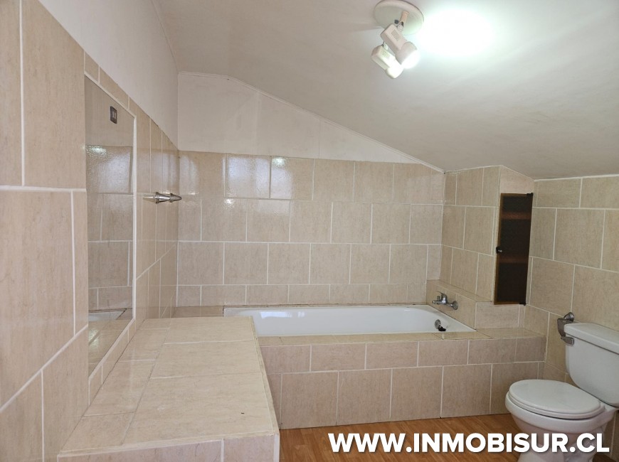 Venta en Llanquihue | Casa en venta en Llanquihue, sector cisne a  200 metros del lago.