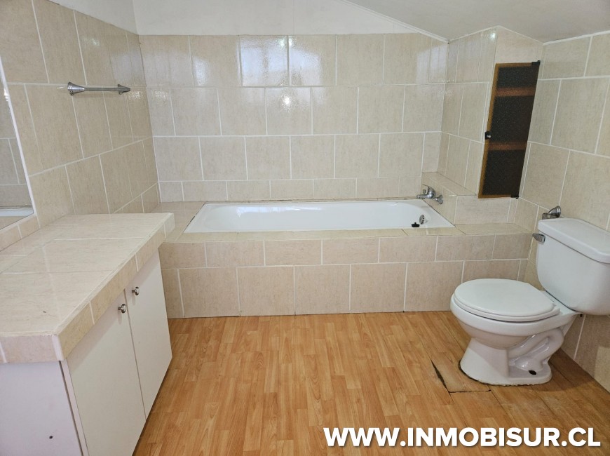 Venta en Llanquihue | Casa en venta en Llanquihue, sector cisne a  200 metros del lago.