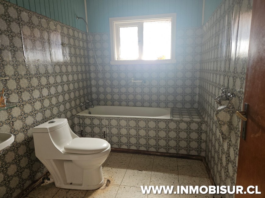 Venta en Llanquihue | Casa en venta en Llanquihue, sector cisne a  200 metros del lago.