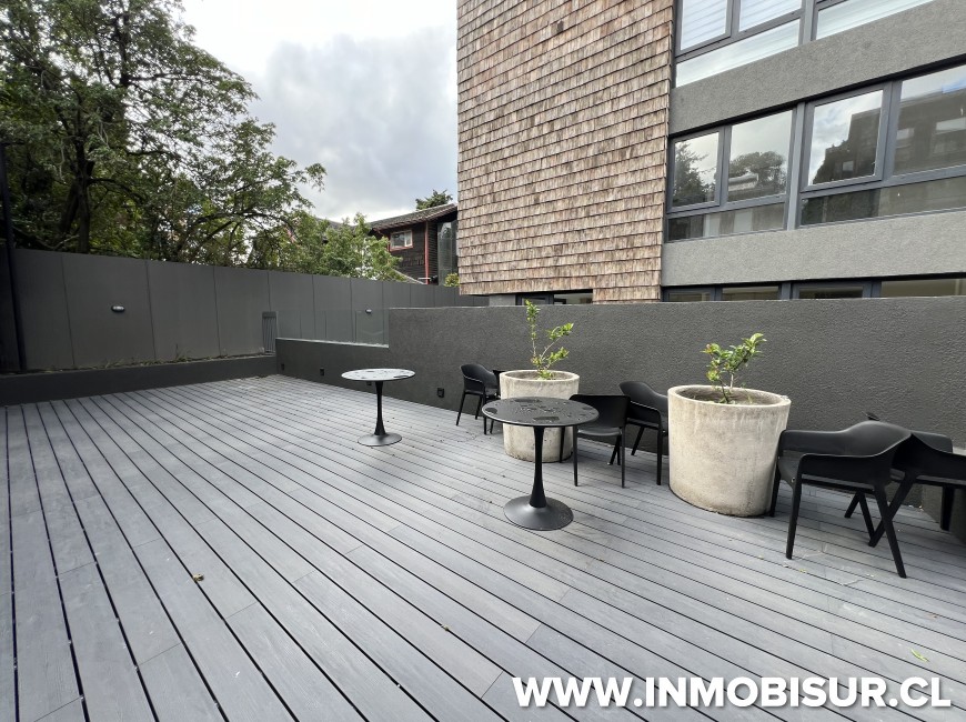 Venta en Puerto Varas | Departamento amoblado en venta a pasos de costanera con vista al lago, para inversión.