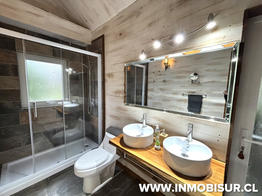 Arriendo en Puerto Varas | Exclusiva Casa Full Amoblada, con Hot Tub, a solo 7 km. de Puerto Varas