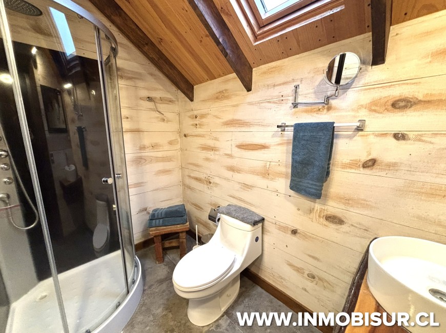 Arriendo en Puerto Varas | Exclusiva Casa Full Amoblada, con Hot Tub, a solo 7 km. de Puerto Varas