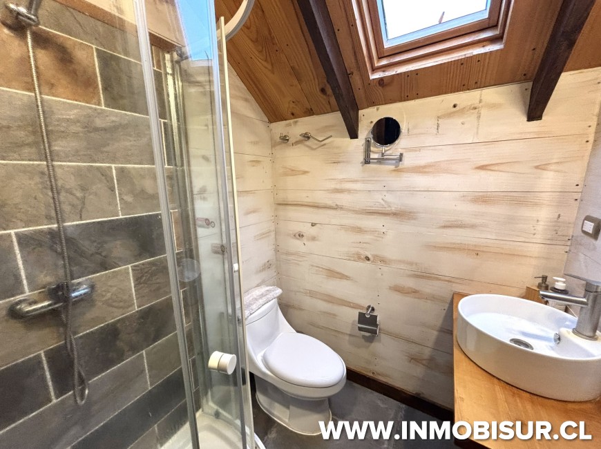 Arriendo en Puerto Varas | Exclusiva Casa Full Amoblada, con Hot Tub, a solo 7 km. de Puerto Varas