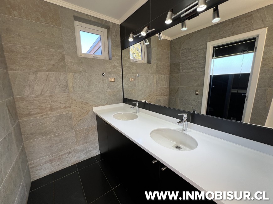 Venta en Puerto Varas | Espectacular casa en venta frente a la laguna en Graneros de Puerto Varas