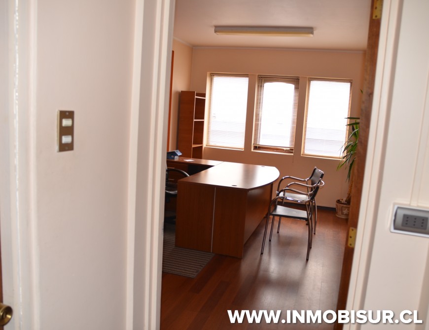 Arriendo en Puerto Montt | Oficina Edificio Antihual con estacionamiento