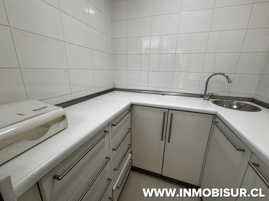 Venta en Puerto Montt | Oficina remodelada y equipada para consulta dental en pleno centro de Puerto Montt