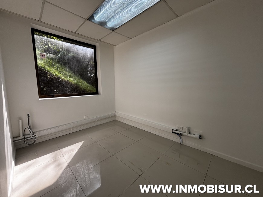 Venta en Puerto Montt | Oficina remodelada y equipada para consulta dental en pleno centro de Puerto Montt