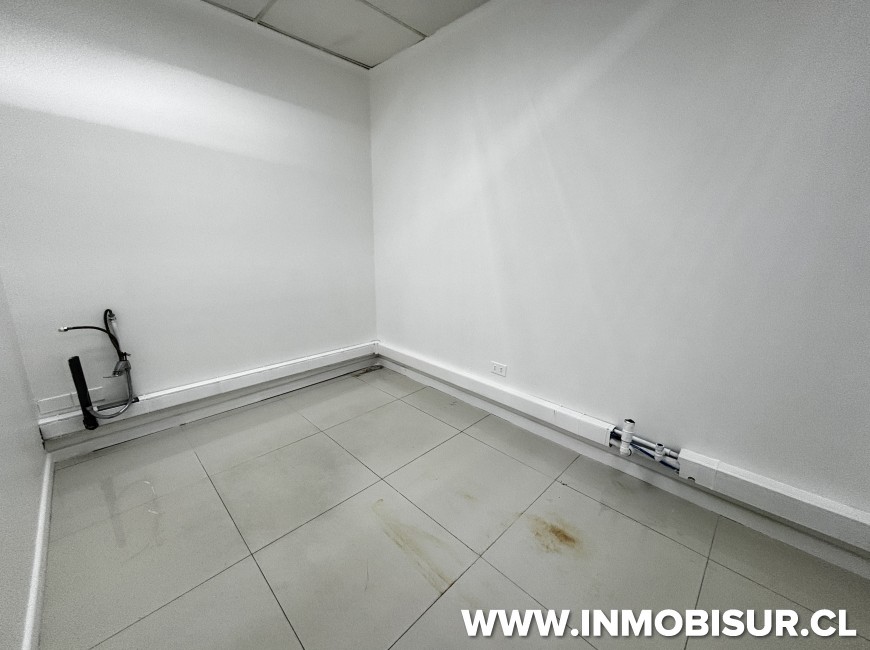Venta en Puerto Montt | Oficina remodelada y equipada para consulta dental en pleno centro de Puerto Montt