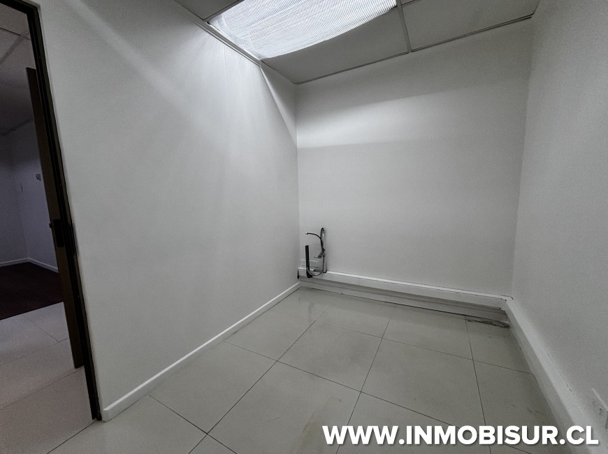 Venta en Puerto Montt | Oficina remodelada y equipada para consulta dental en pleno centro de Puerto Montt