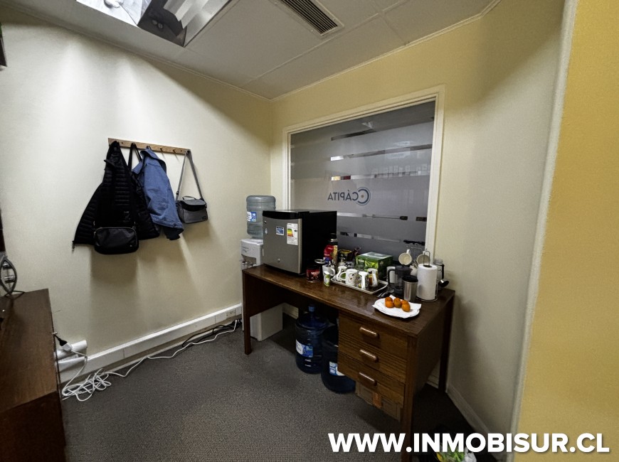 Venta en Puerto Montt | Venta de amplia oficina con estacionamiento en pleno centro de Puerto Montt