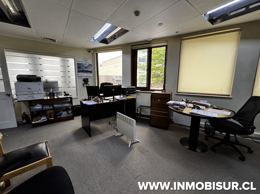 Venta en Puerto Montt | Venta de amplia oficina con estacionamiento en pleno centro de Puerto Montt