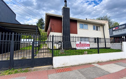 Arriendo en Puerto Montt | Casa en excelente ubicación para Institución u Oficinas en 251 | Casa en excelente ubicación para Institución u Oficinas