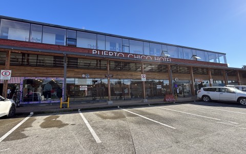 Arriendo en Puerto Varas | Local comercial en arriendo en centro comerical, sector Capitanía de Puerto Varas en 252 | Local comercial en arriendo en centro comerical, sector Capitanía de Puerto Varas