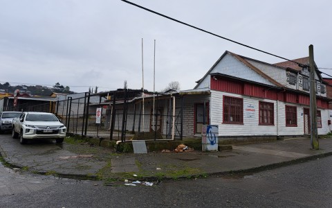 Venta en Puerto Montt | Venta amplio sitio con oficinas y bodegas dentro de la ciudad en 251 | Venta amplio sitio con oficinas y bodegas dentro de la ciudad